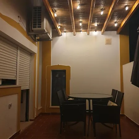Home4u - Cosy With Fantastic Terrace